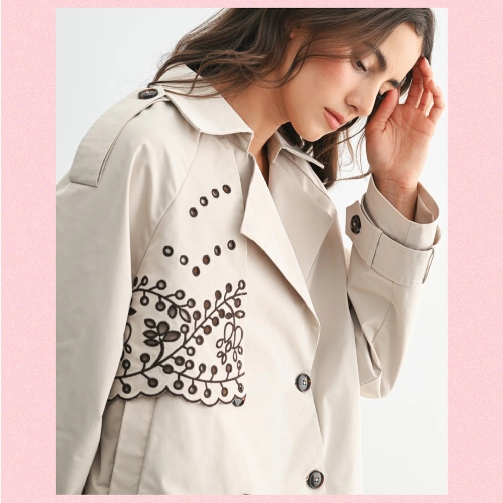 💖Embroidered Cropped Trench Coat💖